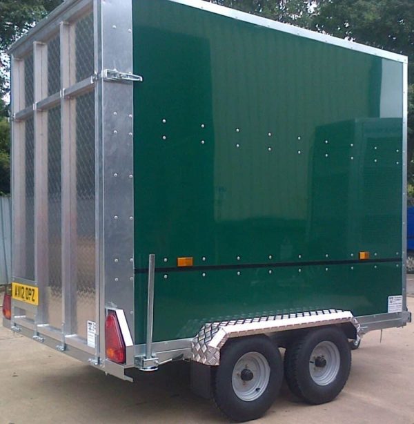 NEW TICKNERS GT RANGE OF TWIN AXLE UNBRAKED 750kg BOX TRAILERS WITH 2 REAR DOORS IN WHITE From £2920 - Image 3