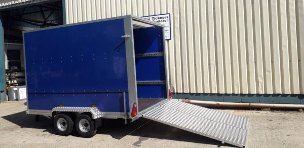 NEW TICKNERS GB RANGE OF TWIN AXLE BRAKED BOX TRAILERS 1800kg WITH 2 REAR DOORS IN WHITE From £4000 - Image 7