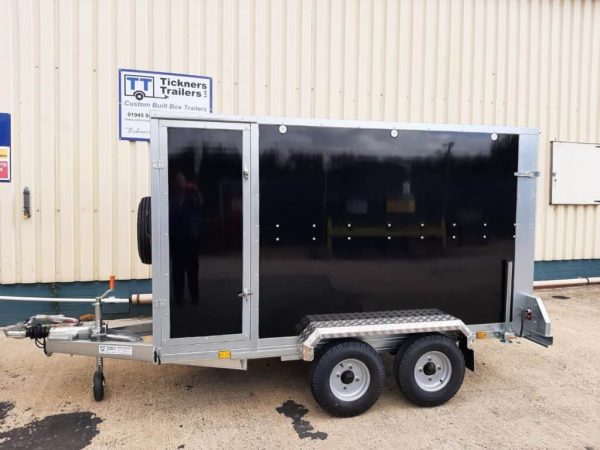 NEW TICKNERS GB RANGE OF TWIN AXLE BRAKED BOX TRAILERS 1800kg WITH 2 REAR DOORS IN WHITE From £4000 - Image 8