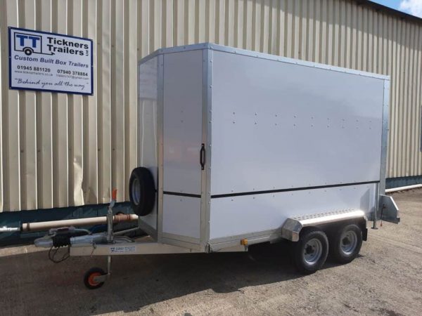 NEW TICKNERS GB RANGE OF TWIN AXLE BRAKED BOX TRAILERS 1800kg WITH 2 REAR DOORS IN WHITE From £4000 - Image 9
