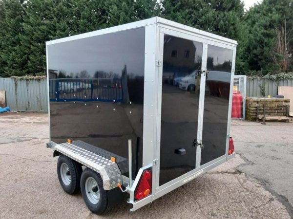 NEW TICKNERS GT RANGE OF TWIN AXLE UNBRAKED 750kg BOX TRAILERS WITH 2 REAR DOORS IN WHITE From £2920 - Image 9