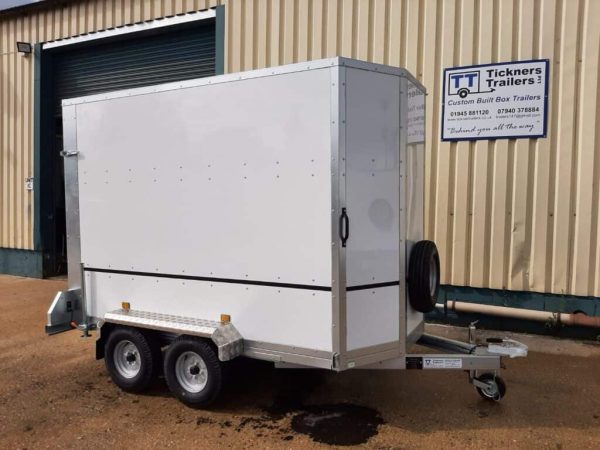 NEW TICKNERS GT RANGE OF TWIN AXLE UNBRAKED 750kg BOX TRAILERS WITH 2 REAR DOORS IN WHITE From £2920 - Image 17