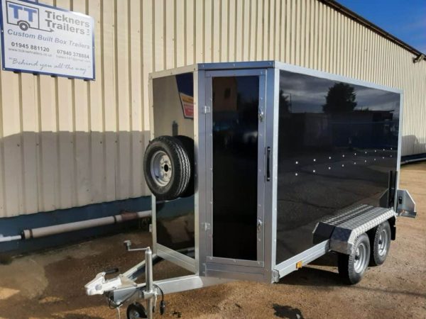 NEW TICKNERS GT RANGE OF TWIN AXLE UNBRAKED 750kg BOX TRAILERS WITH 2 REAR DOORS IN WHITE From £2920 - Image 11