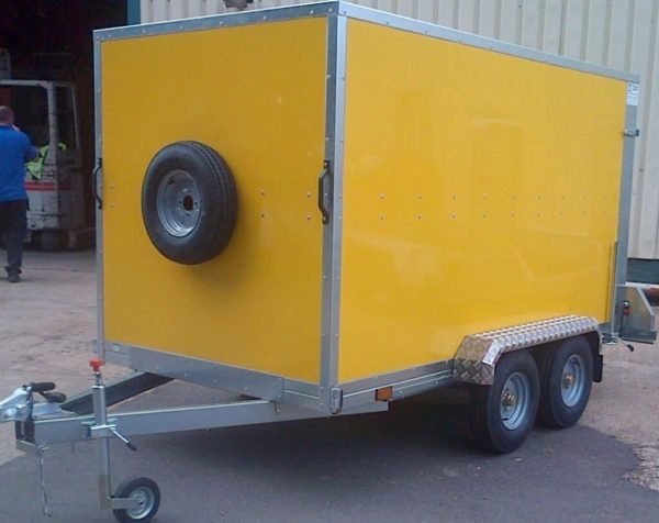 NEW TICKNERS GT RANGE OF TWIN AXLE UNBRAKED 750kg BOX TRAILERS WITH 2 REAR DOORS IN WHITE From £2920